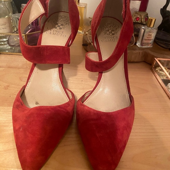 Vince Camuto 'Carlotte' Pointy Toe Pump red size 8 - Picture 4 of 7